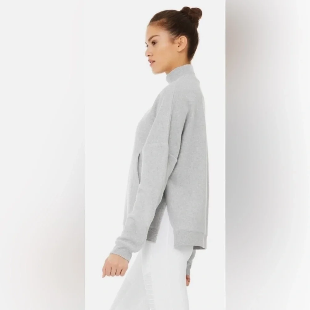 Alo Yoga Women's segment pullover Fleece sweatshirt - Dove Grey - S. - Picture 2 of 16
